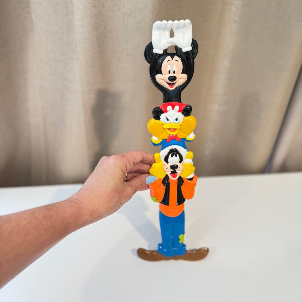 Disney Mickey Mouse Donald Duck Goofy Stacked Character Backscratcher Disneyland